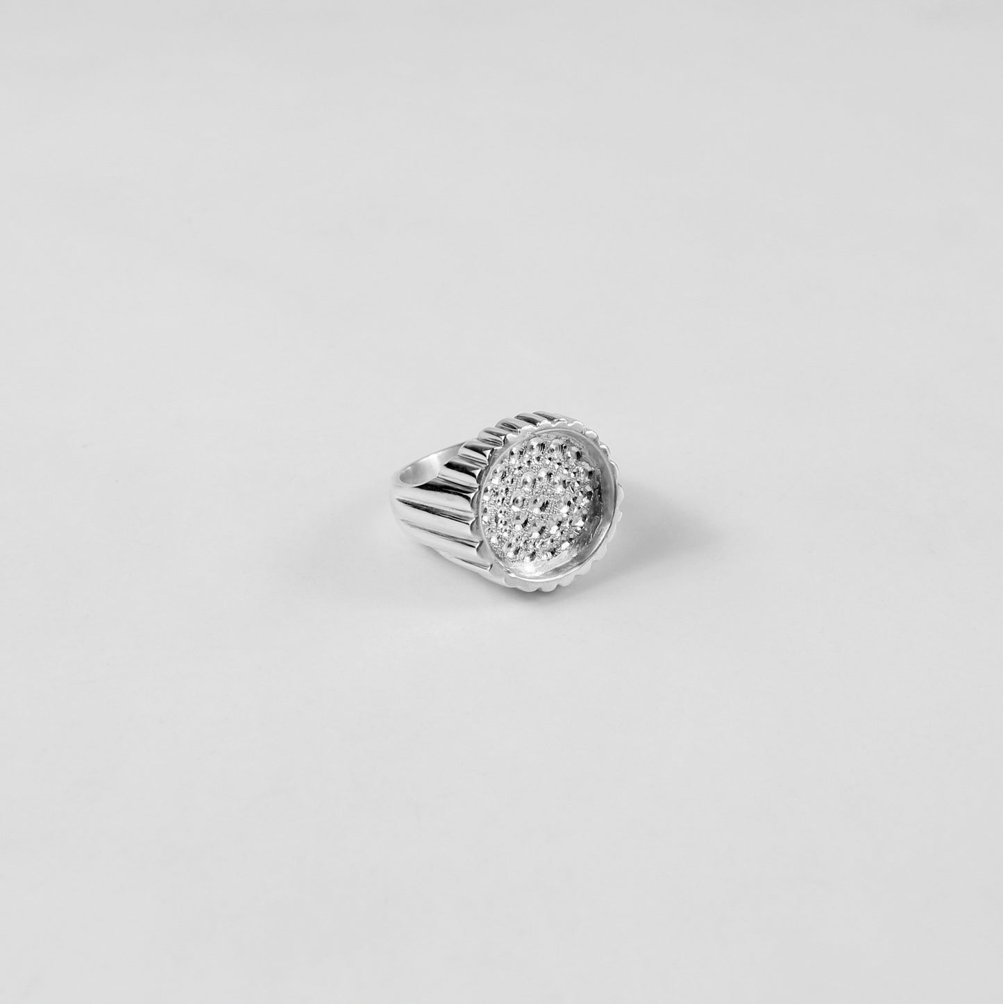 Ribbed Radiance Ring