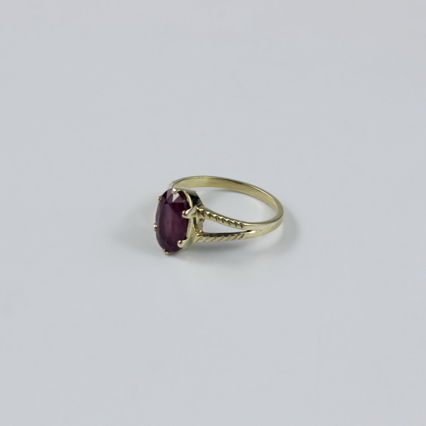 Crimson Claw Ring
