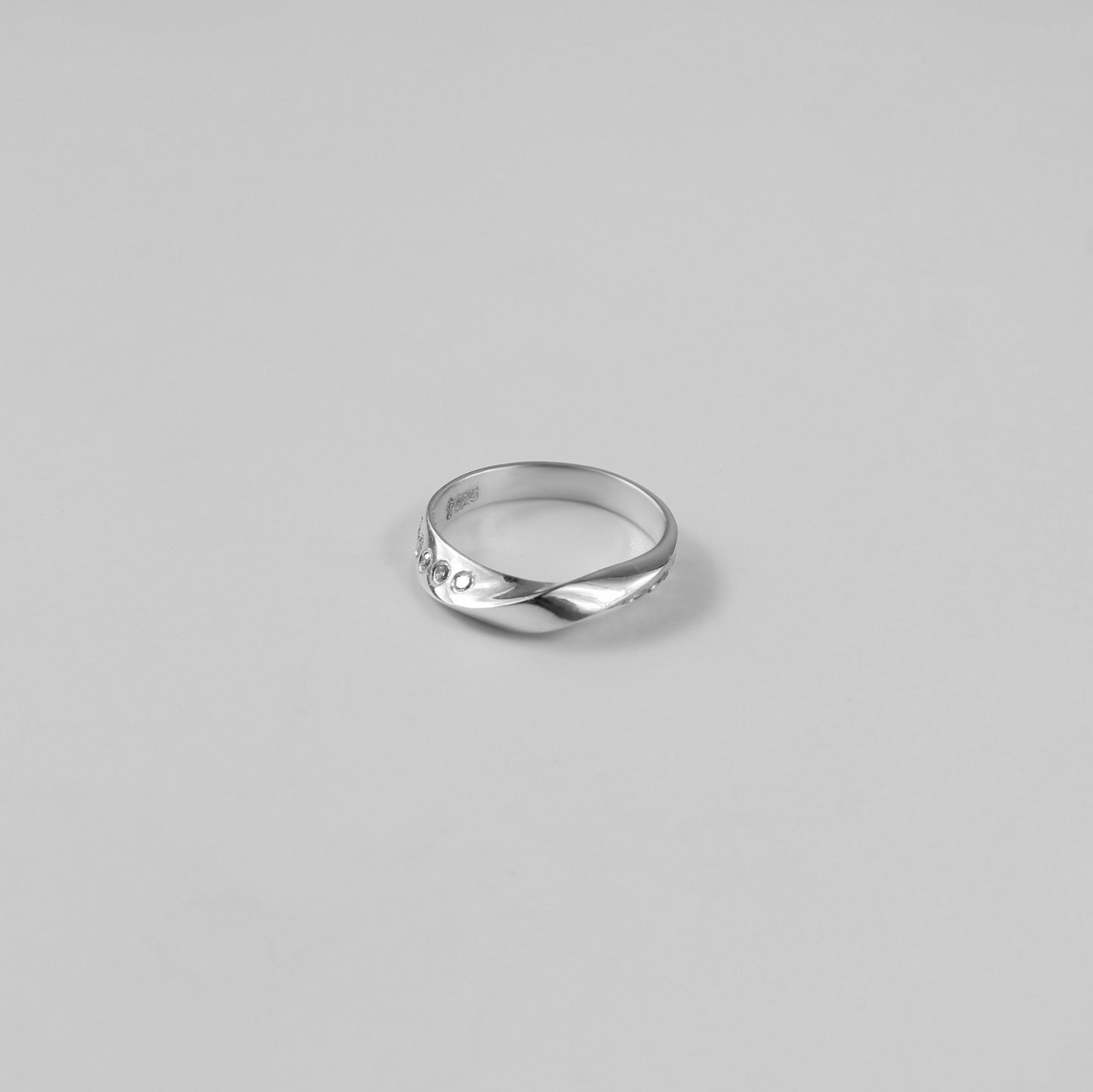 Curved Cascade Ring