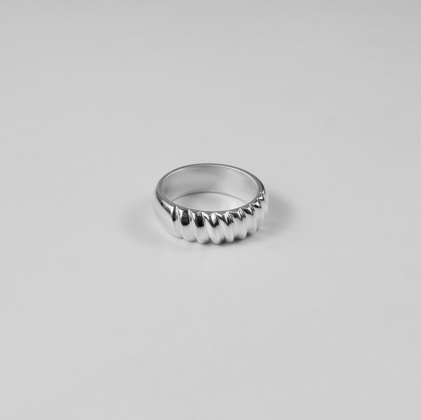 Edgewave Ring