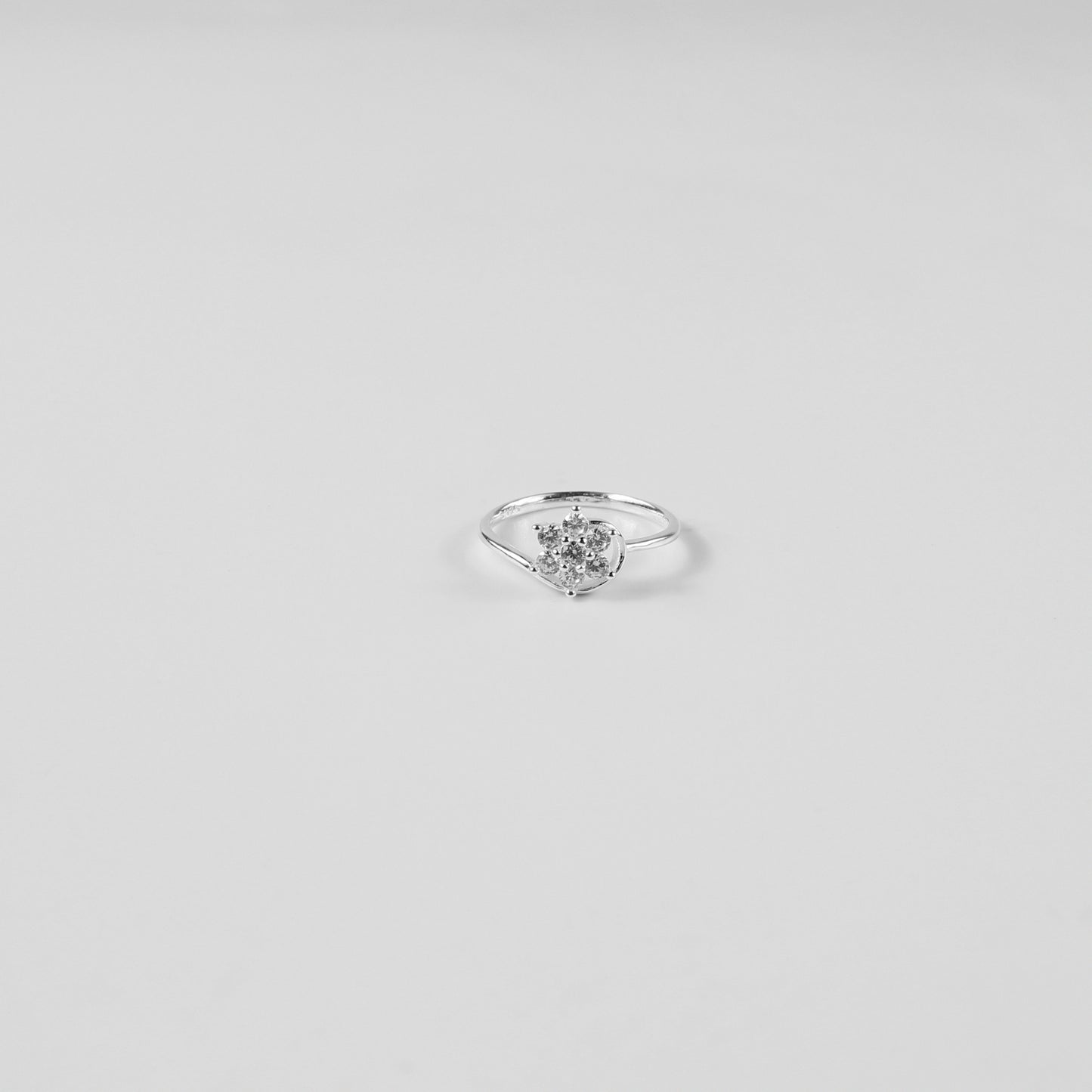 Luna Cluster Ring