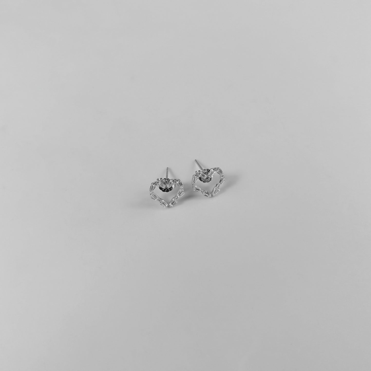 Lustre Heart Ear Studs