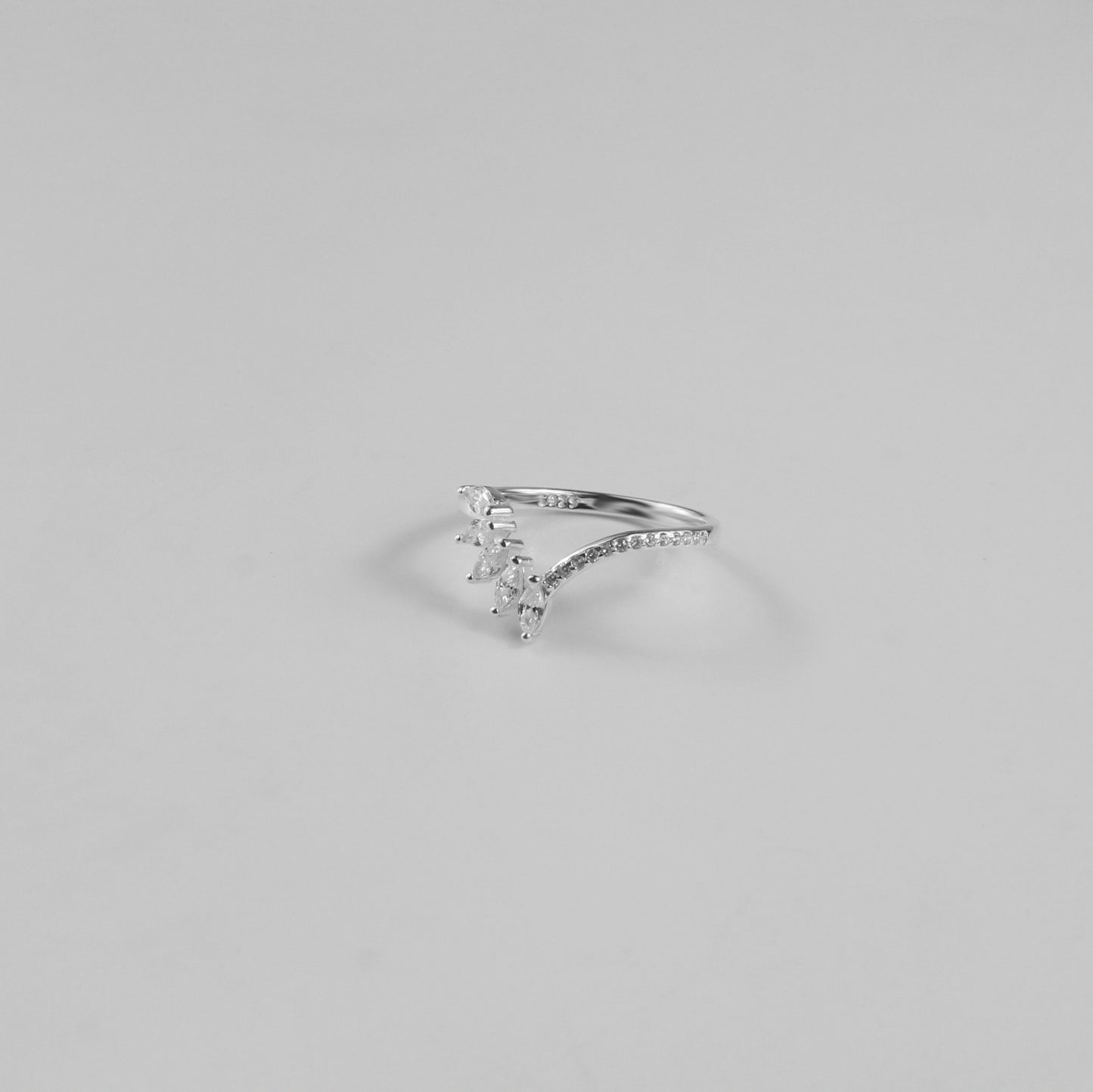 Magnolia Vine Ring