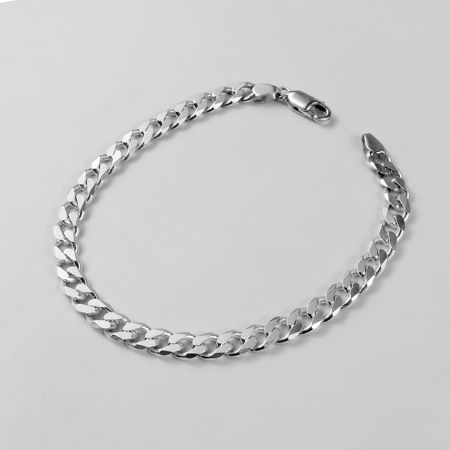 Cuban Link Bracelet - An elegant 925 sterling silver bracelet by GetTheJuice, with intricately crafted Cuban links that bring a timeless charm to any ensemble.