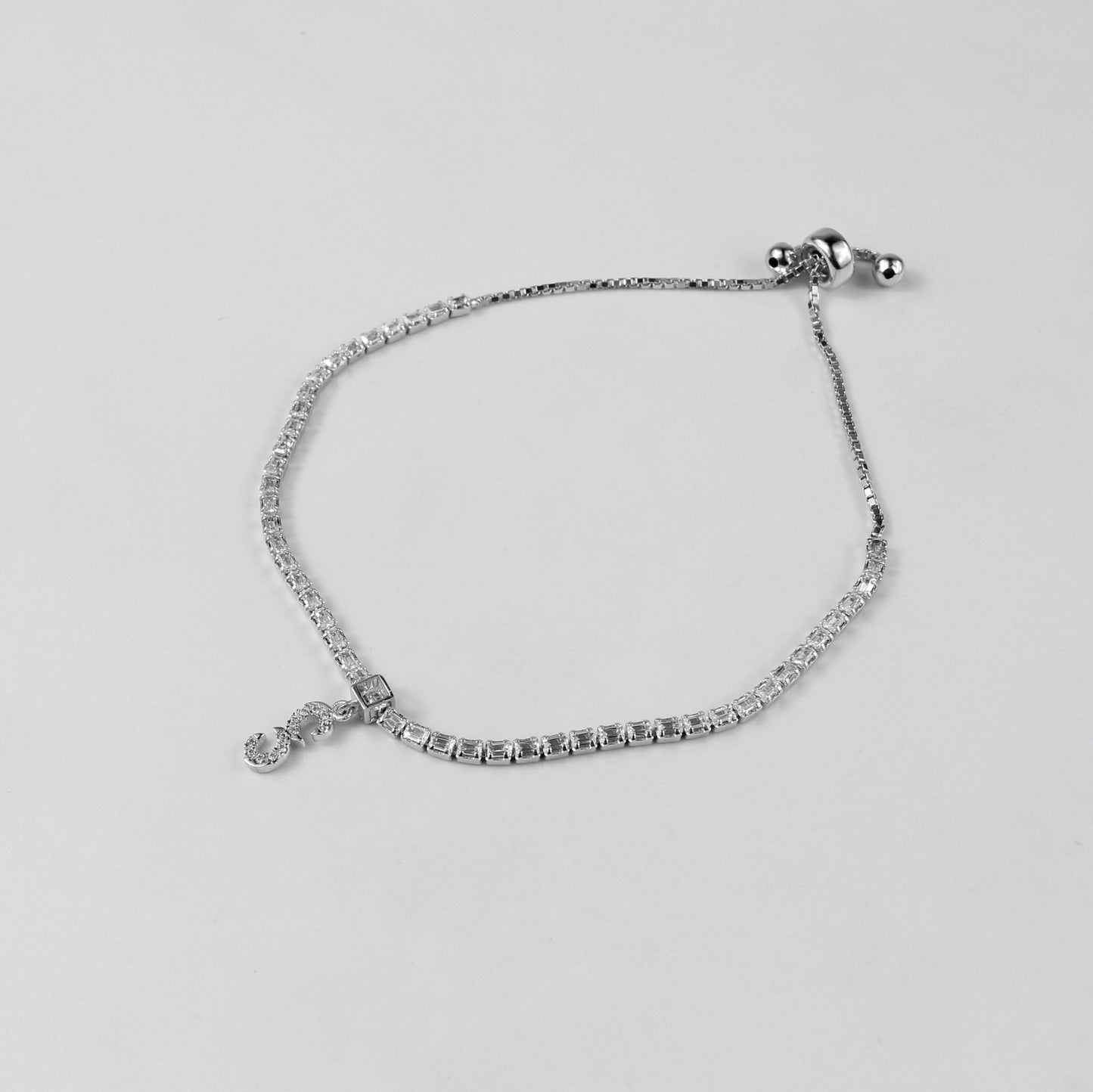 The 'Diff Lustre Line' bracelet, crafted from 925 sterling silver, featuring a sleek linear design with contrasting finishes for a striking visual effect.