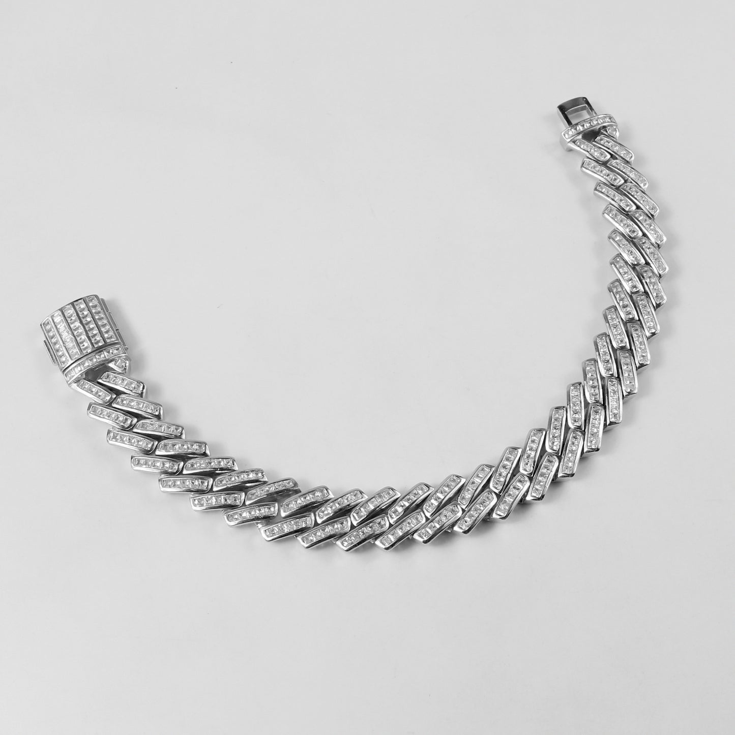 A sophisticated 'Gleam Tennis' bracelet in 925 sterling silver, showcasing a sleek and elegant line of shimmering elements.