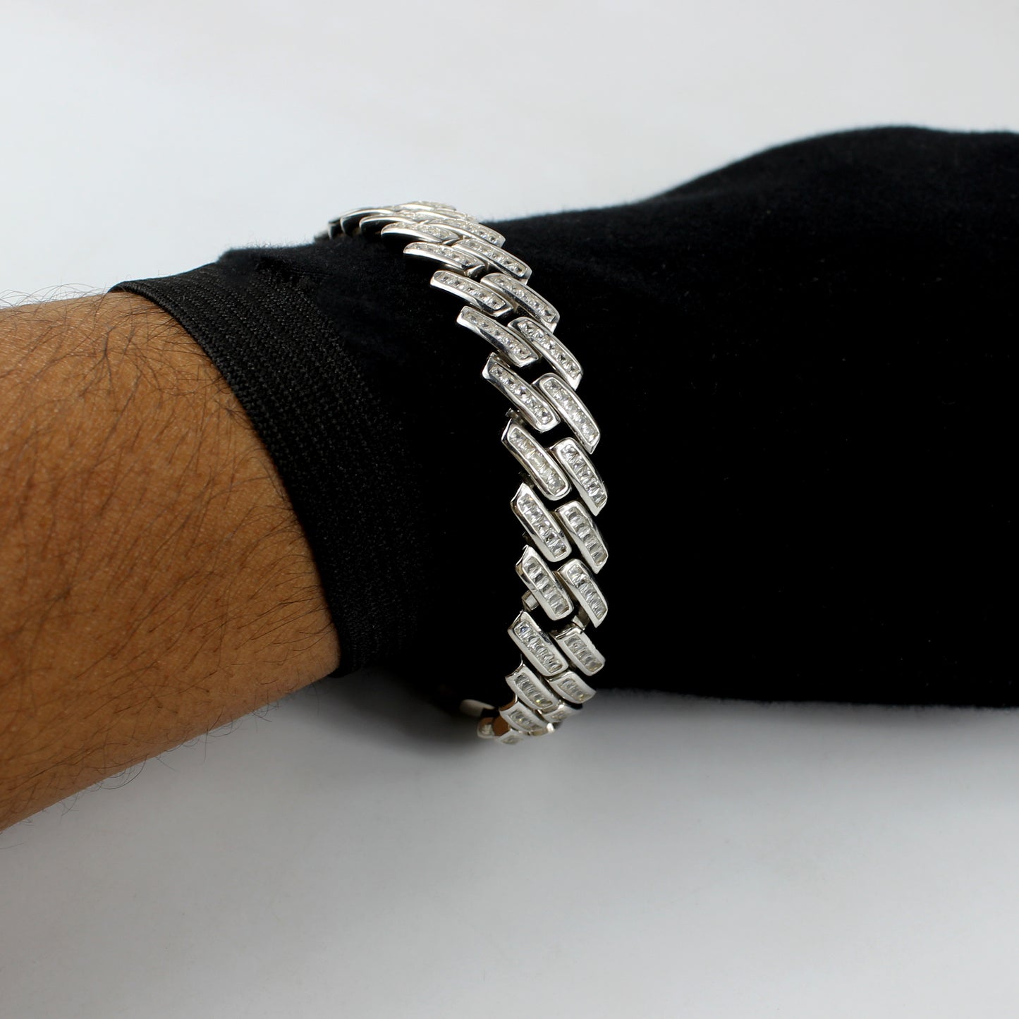 A sophisticated 'Gleam Tennis' bracelet in 925 sterling silver, showcasing a sleek and elegant line of shimmering elements.