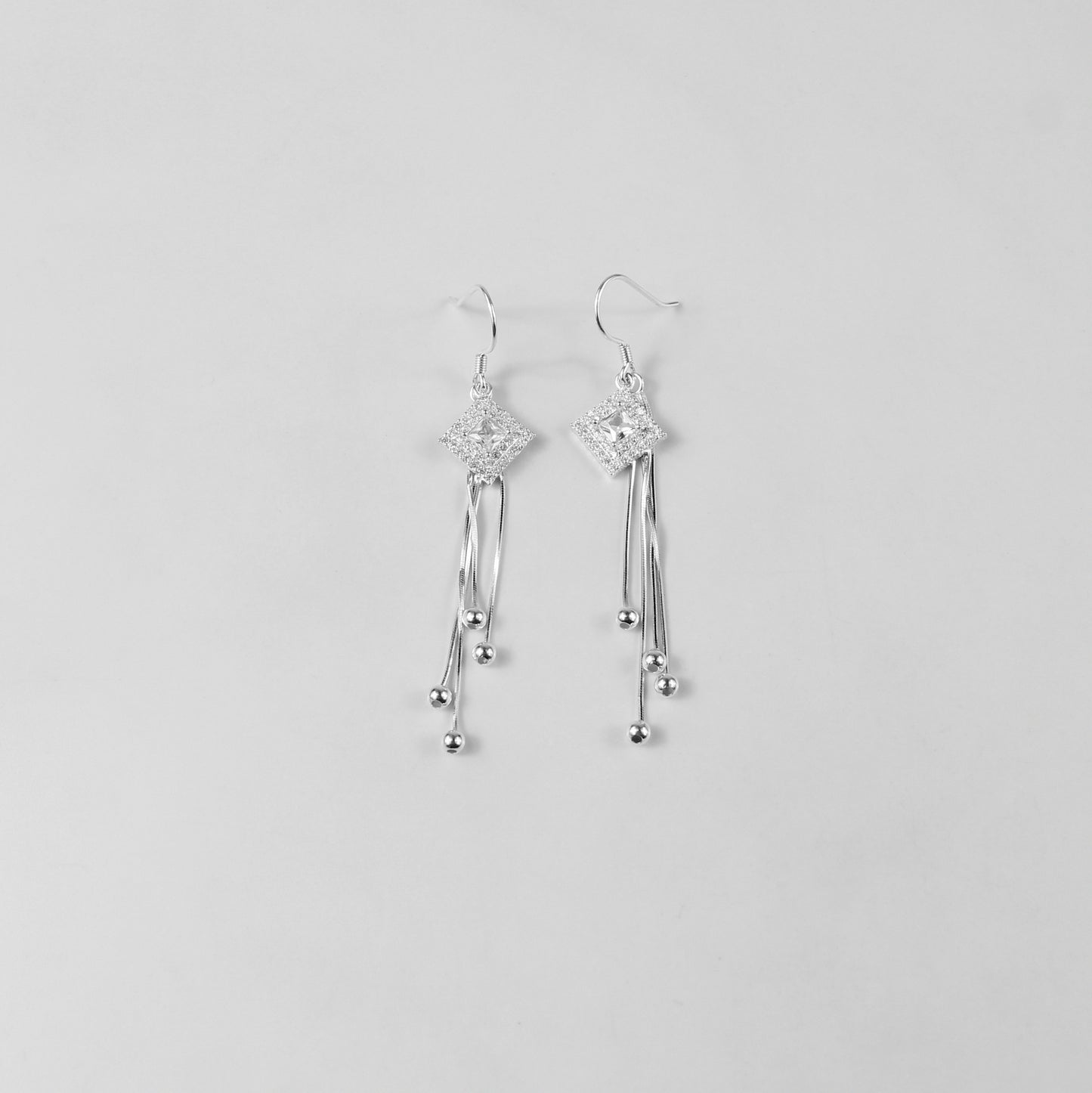 A pair of exquisite 925 sterling silver earrings with a celestial theme. The design features delicate droplets that cascade like a gentle drizzle, capturing the ethereal beauty of starlit skies. A perfect accessory to add a touch of elegance and whimsy to any outfit.