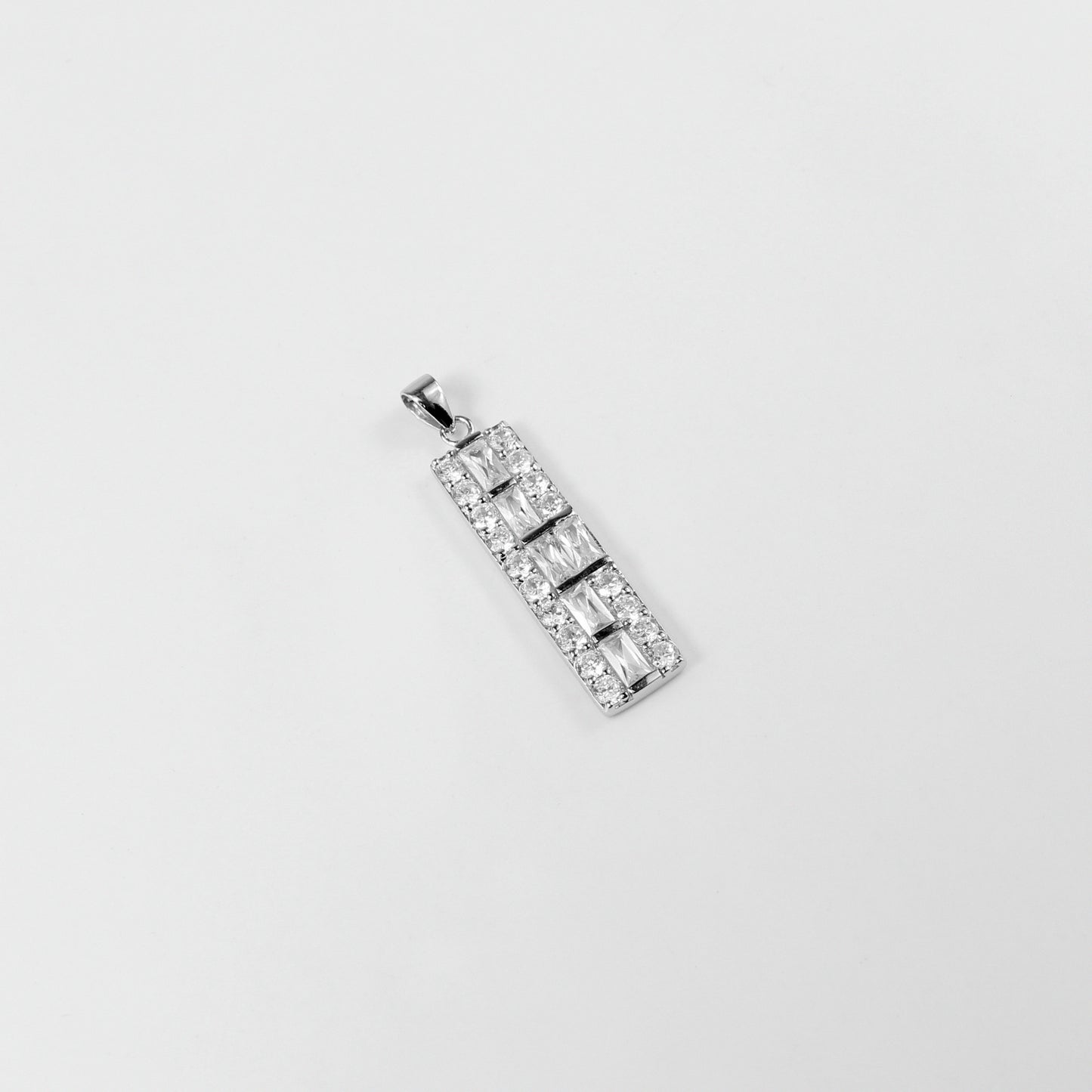 A refined necklace named 'Alba,' crafted from 925 sterling silver. Its design embodies the gentle beauty of dawn, radiating a serene and elegant charm.