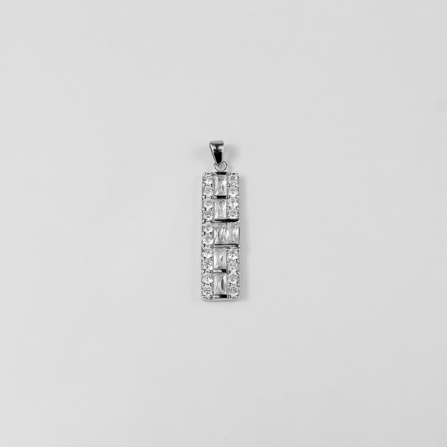 A refined necklace named 'Alba,' crafted from 925 sterling silver. Its design embodies the gentle beauty of dawn, radiating a serene and elegant charm.