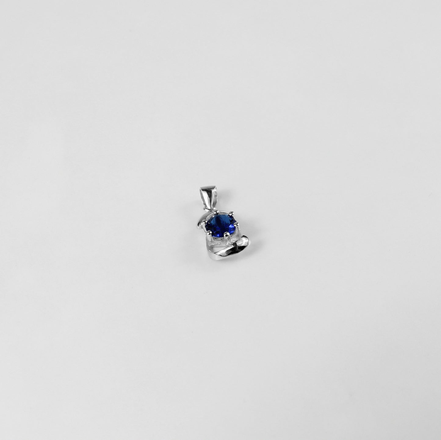 A striking necklace named 'Blue Echo,' crafted from 925 sterling silver. Its design features vibrant blue accents, evoking a sense of calm and sophistication with a modern edge.