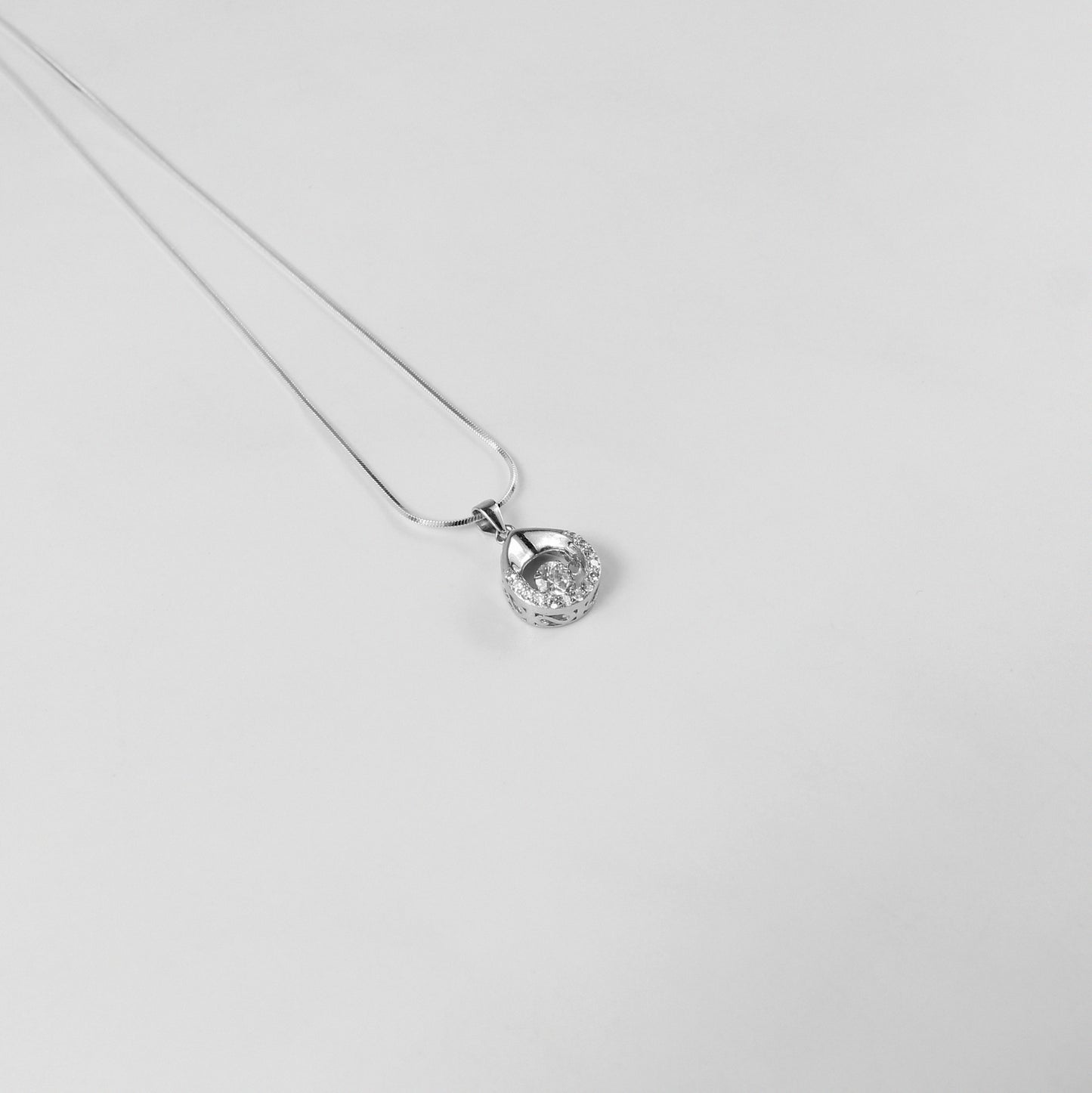 A stunning necklace named 'Glacia,' crafted from 925 sterling silver. Its design evokes the pristine elegance of icy landscapes, radiating a cool and sophisticated charm.