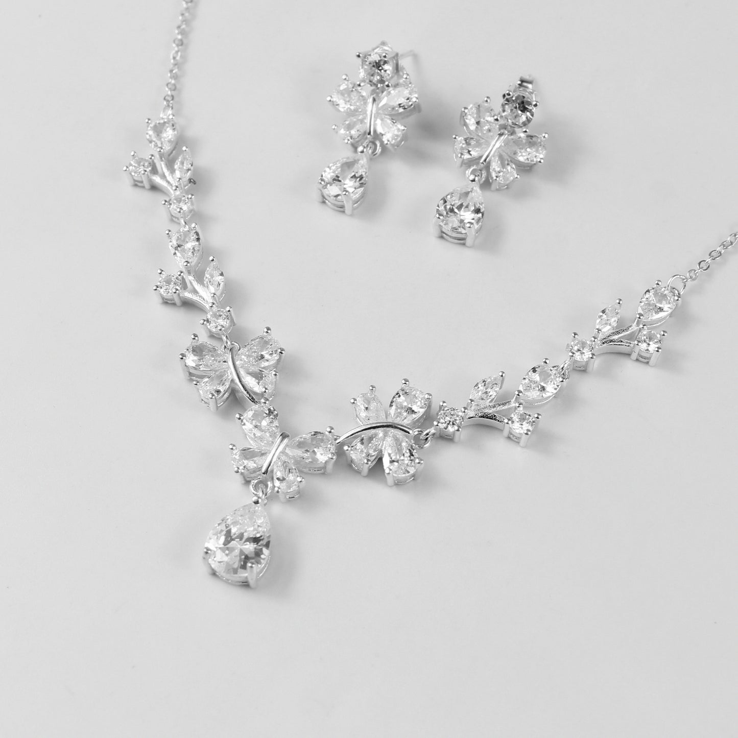 A sophisticated bracelet crafted from 925 sterling silver, featuring polished stones arranged in a harmonious pattern. The 'Harmony Stones' design exudes elegance and balance, perfect for any occasion.