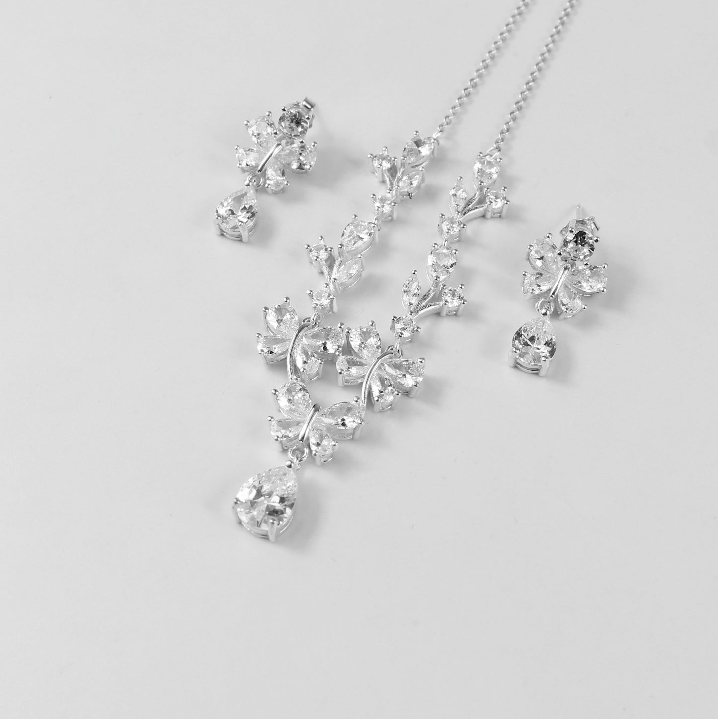 A sophisticated bracelet crafted from 925 sterling silver, featuring polished stones arranged in a harmonious pattern. The 'Harmony Stones' design exudes elegance and balance, perfect for any occasion.