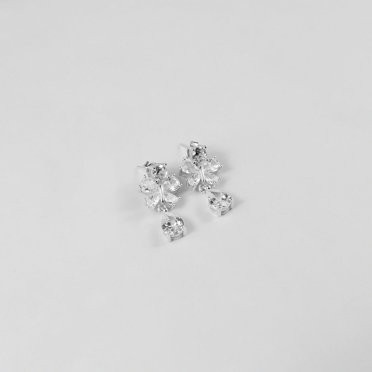 A sophisticated bracelet crafted from 925 sterling silver, featuring polished stones arranged in a harmonious pattern. The 'Harmony Stones' design exudes elegance and balance, perfect for any occasion.