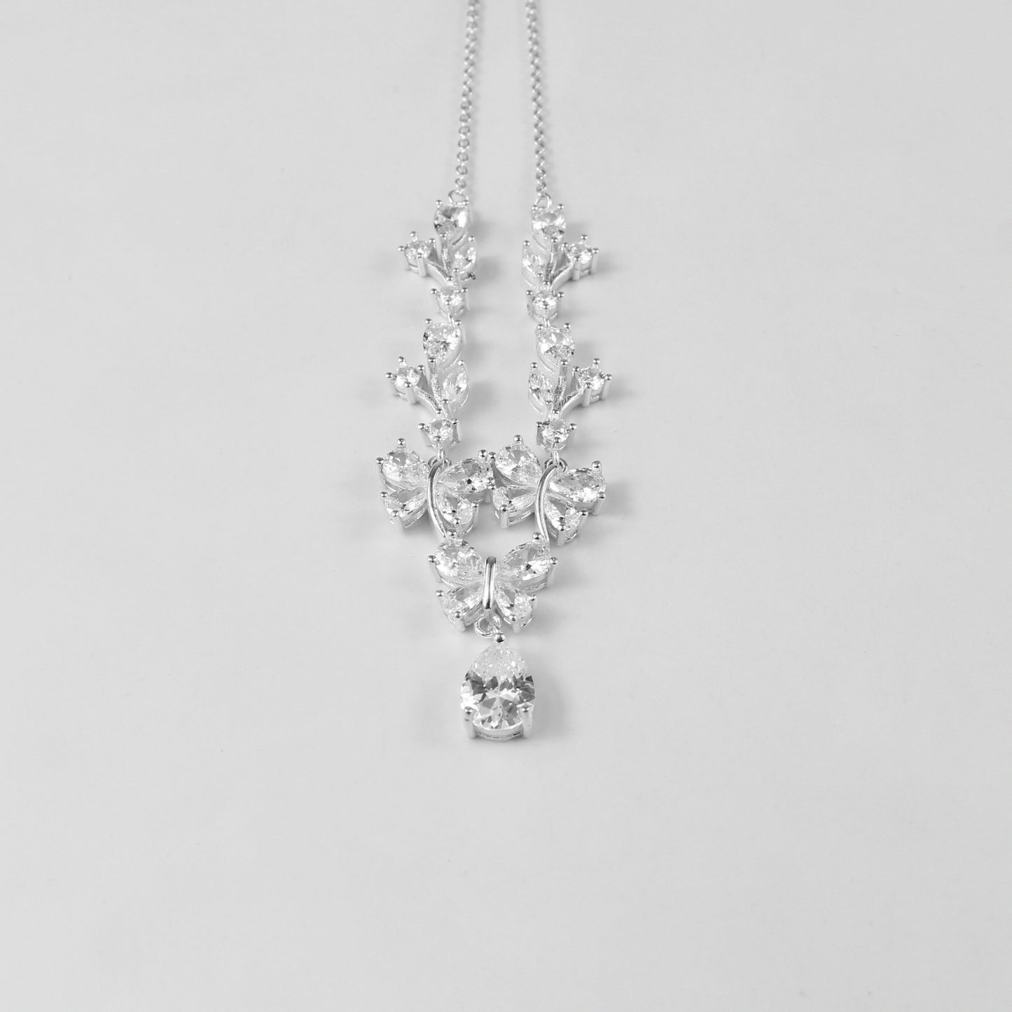 A sophisticated bracelet crafted from 925 sterling silver, featuring polished stones arranged in a harmonious pattern. The 'Harmony Stones' design exudes elegance and balance, perfect for any occasion.