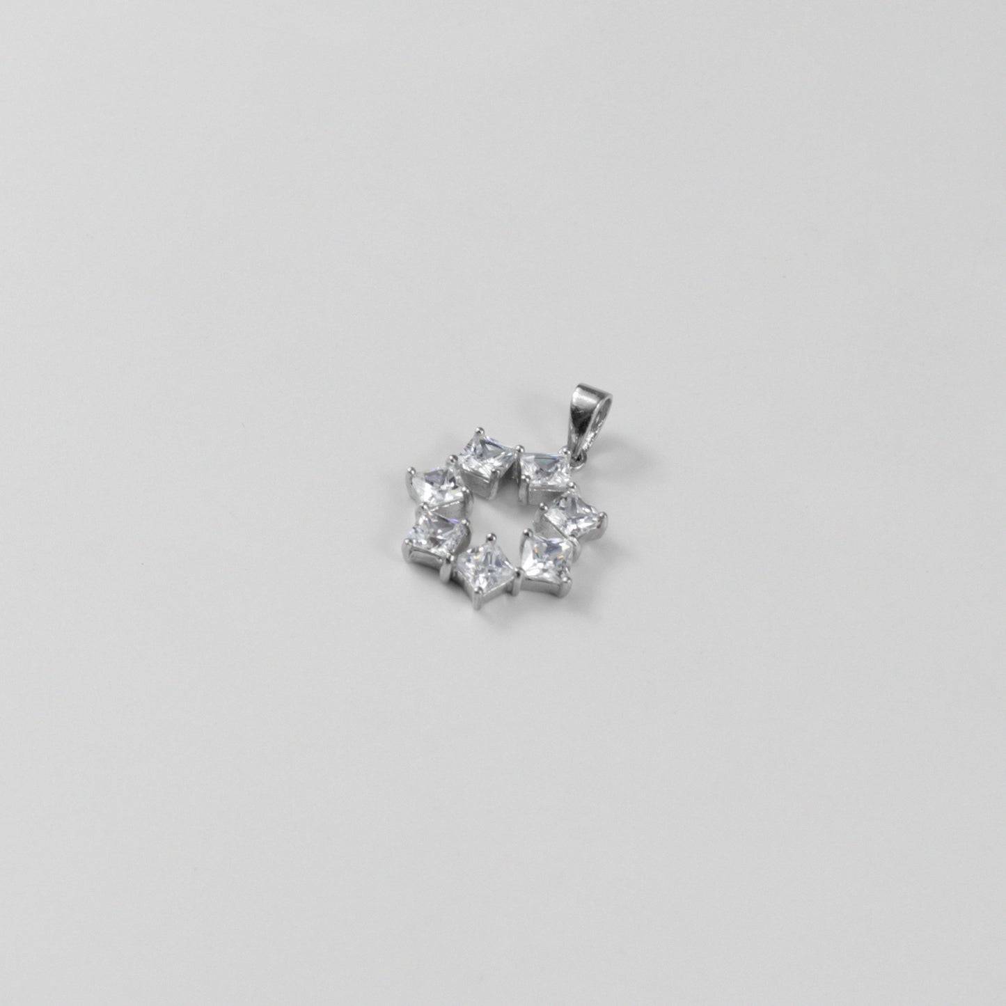 GETTHEJUICE-925STERLINGSILVER-Pure Glimmer Necklace: A sterling silver necklace radiating a subtle yet striking glow, designed to capture a sense of pure elegance and sophistication.