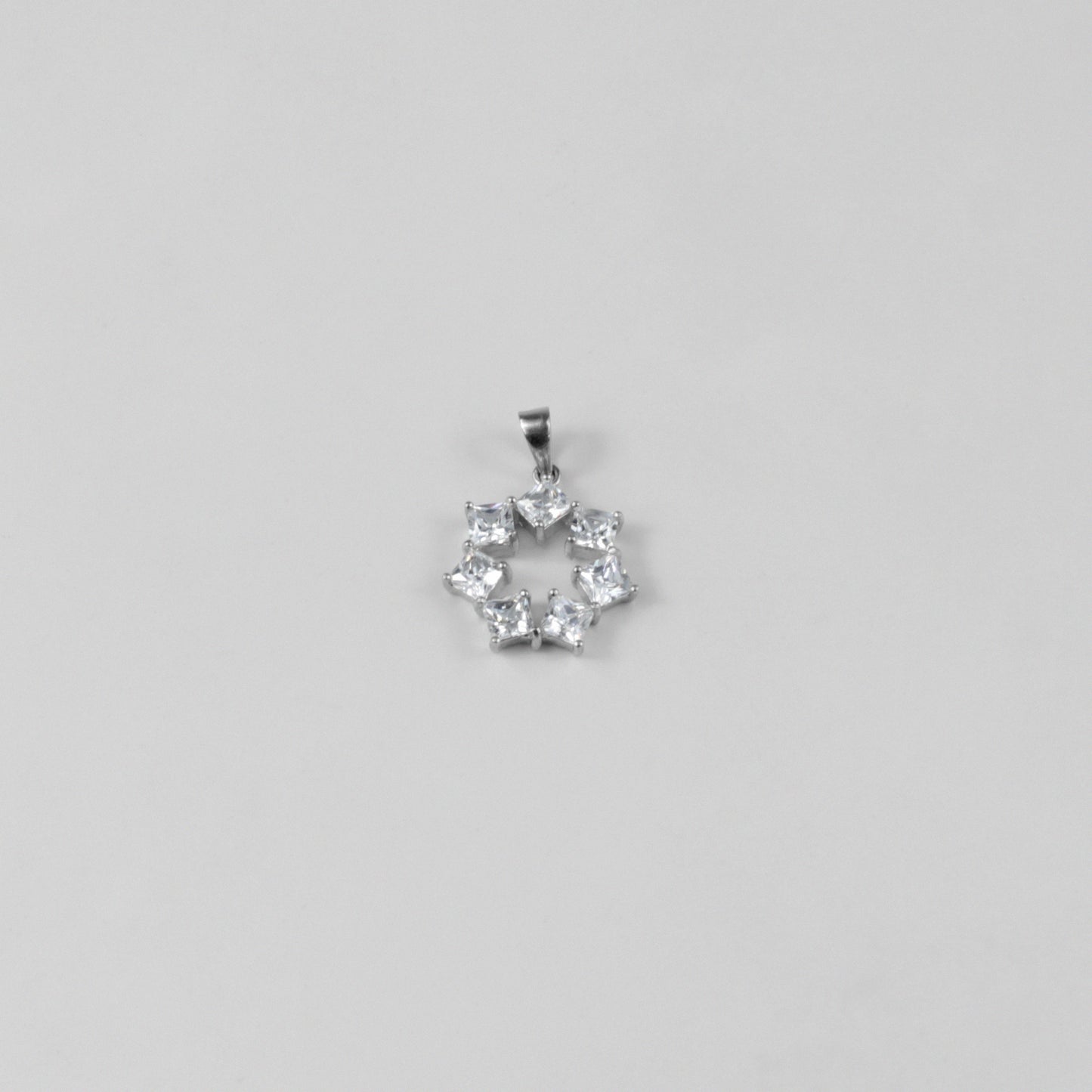 GETTHEJUICE-925STERLINGSILVER-Pure Glimmer Necklace: A sterling silver necklace radiating a subtle yet striking glow, designed to capture a sense of pure elegance and sophistication.