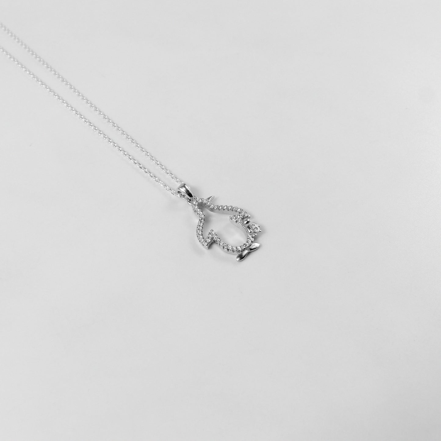 GETTHEJUICE-925STERLINGSILVER-Snowy Embrace Necklace: A sterling silver necklace radiating frosty charm, evoking the magic of winter’s gentle touch.