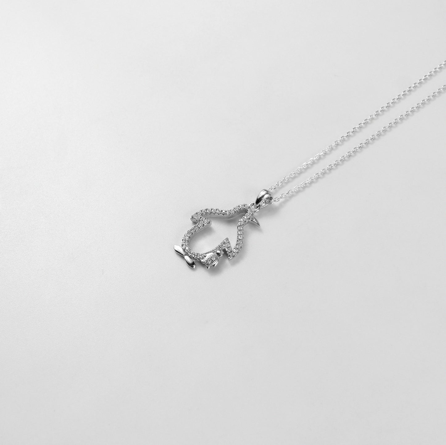 GETTHEJUICE-925STERLINGSILVER-Snowy Embrace Necklace: A sterling silver necklace radiating frosty charm, evoking the magic of winter’s gentle touch.