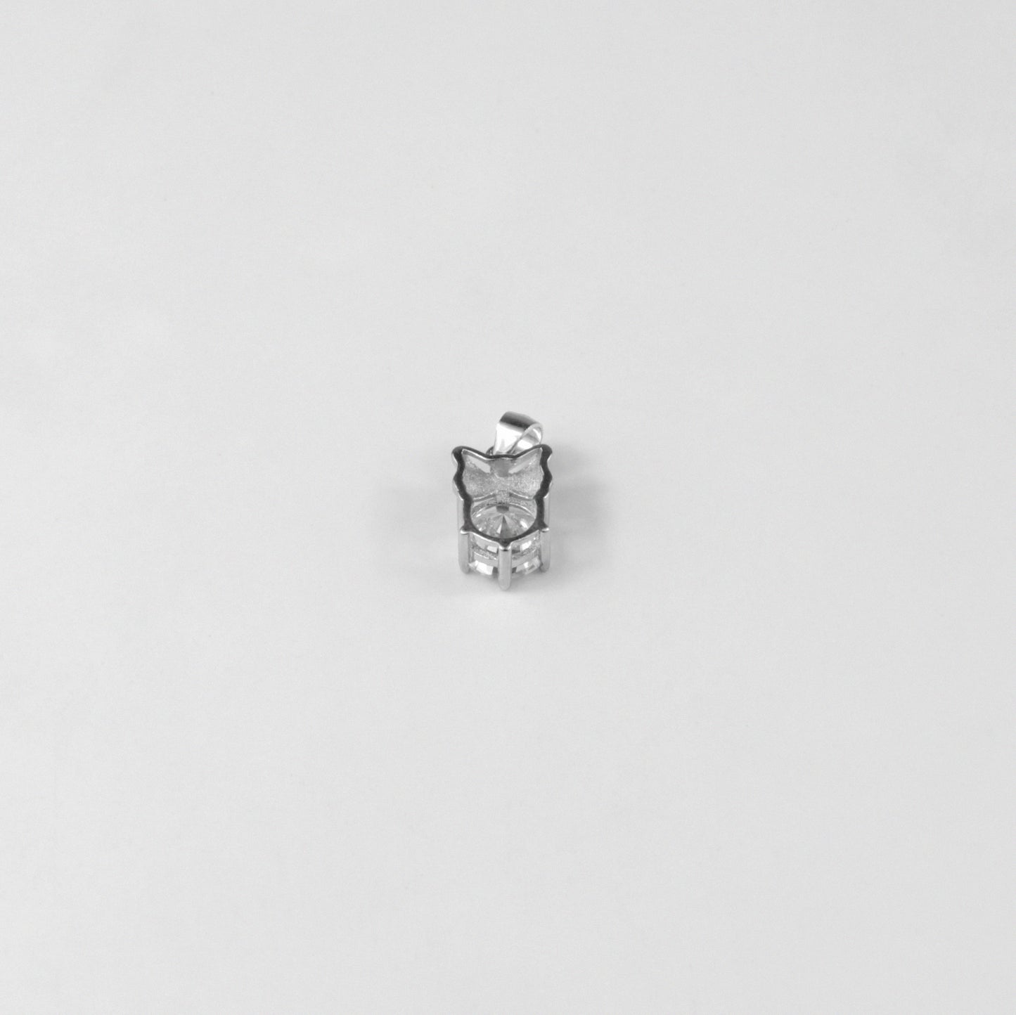 GETTHEJUICE-925STERLINGSILVER-White Veil Necklace: A sterling silver necklace with an ethereal design resembling a delicate veil, offering a timeless and graceful charm.