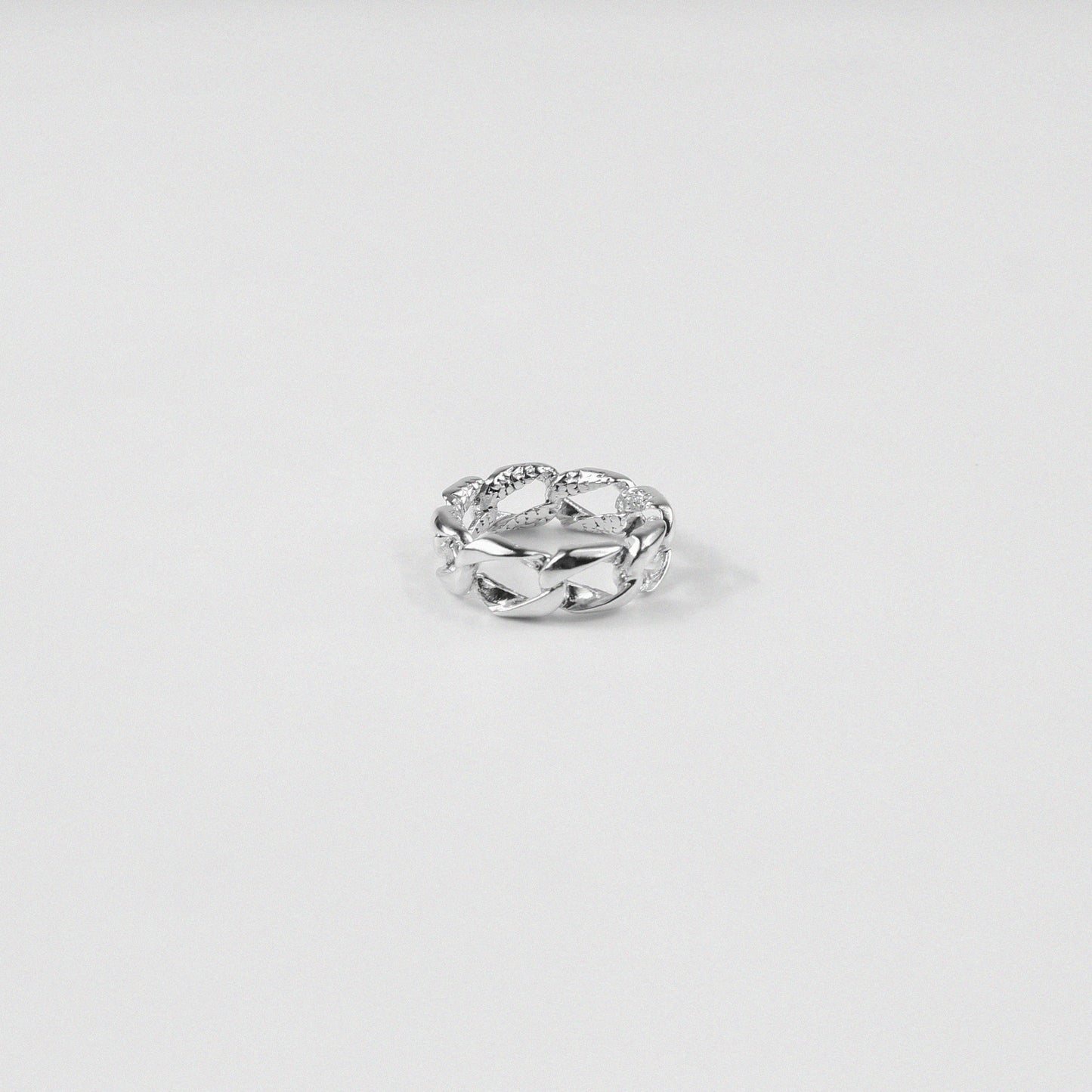925 sterling silver ring featuring a sophisticated design inspired by the Havana skyline, named 'Havana Horizon Ring