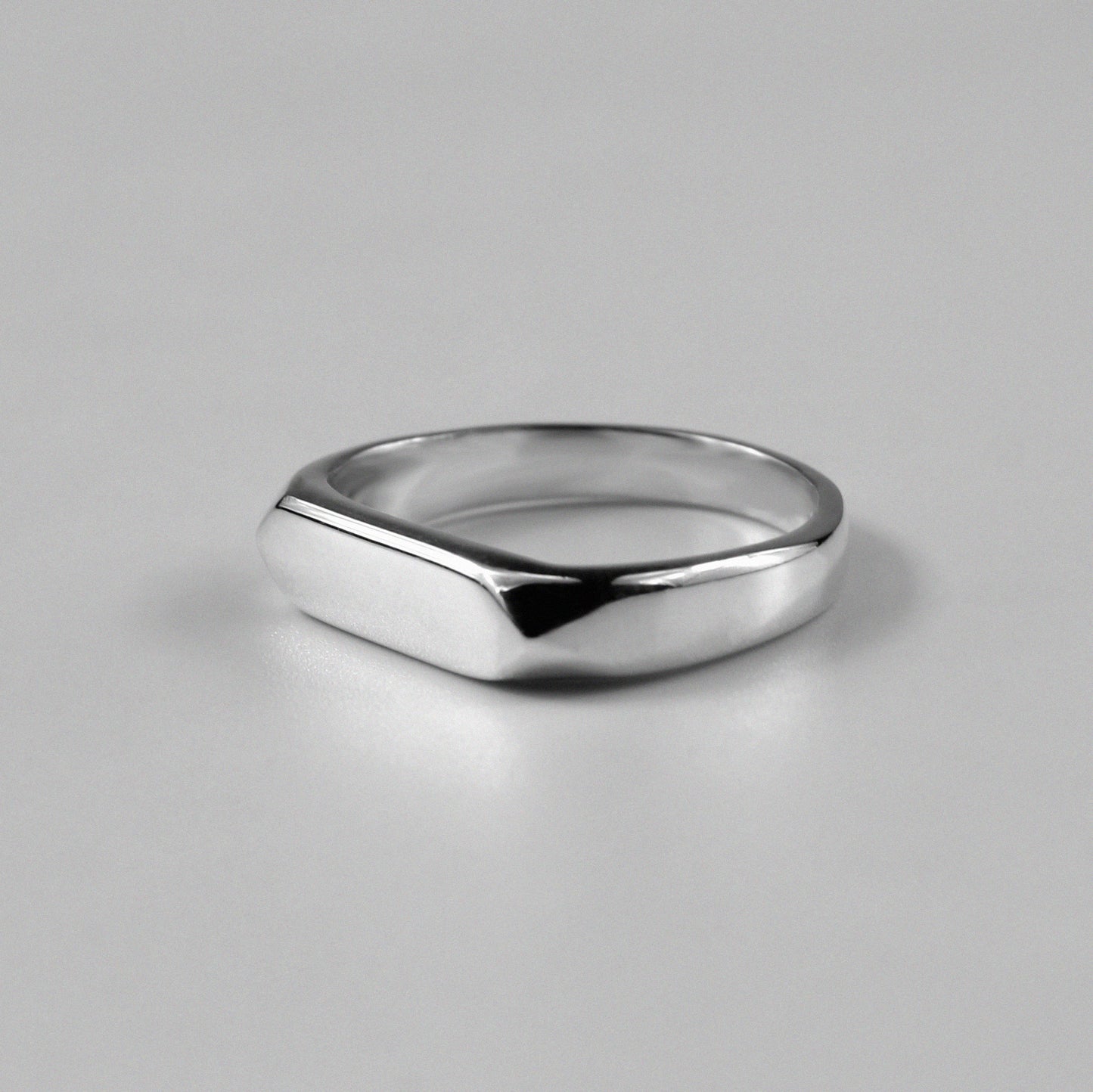 925 sterling silver ring featuring a smooth, lustrous design inspired by the horizon, named 'Lustrous Horizon Ring.