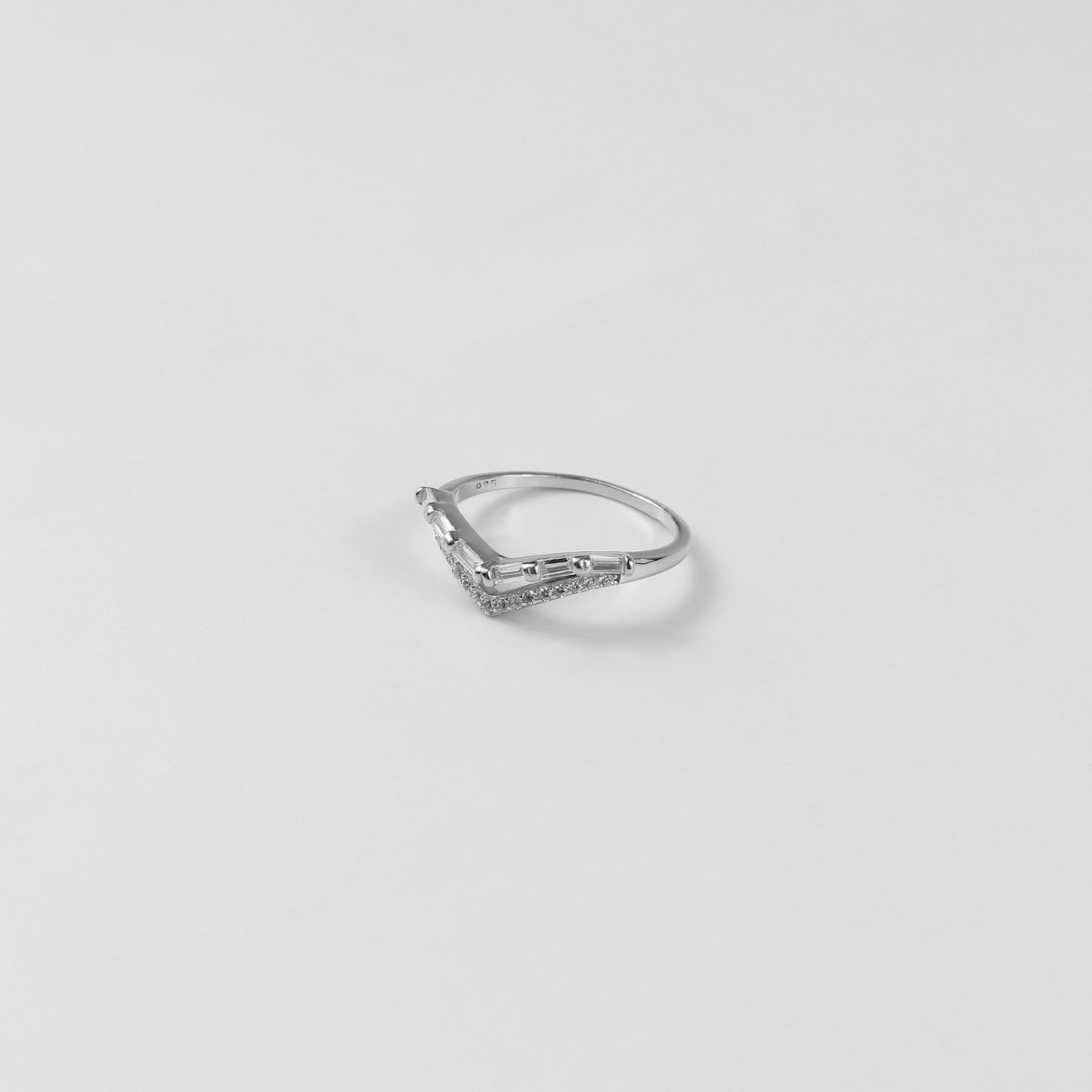 A stunning Mystic Splendor Ring made from 925 sterling silver, perfect for those seeking a touch of mystery and refinement.