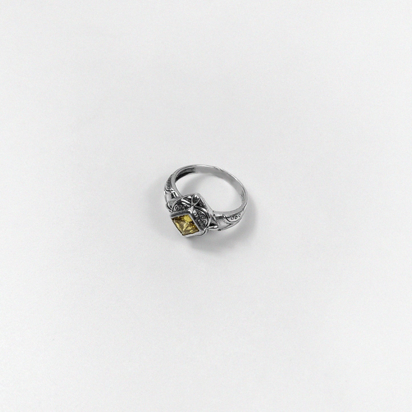 925 sterling silver vintage-inspired ring featuring a radiant design with a glowing gemstone, named 'Sunshine Glow Vintage Ring.
