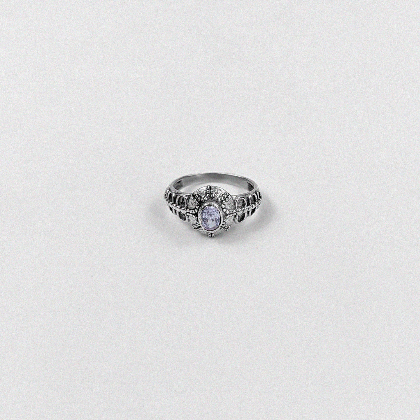 925 sterling silver ring featuring a refined and classic design, named 'Timeless Treasures Ring.