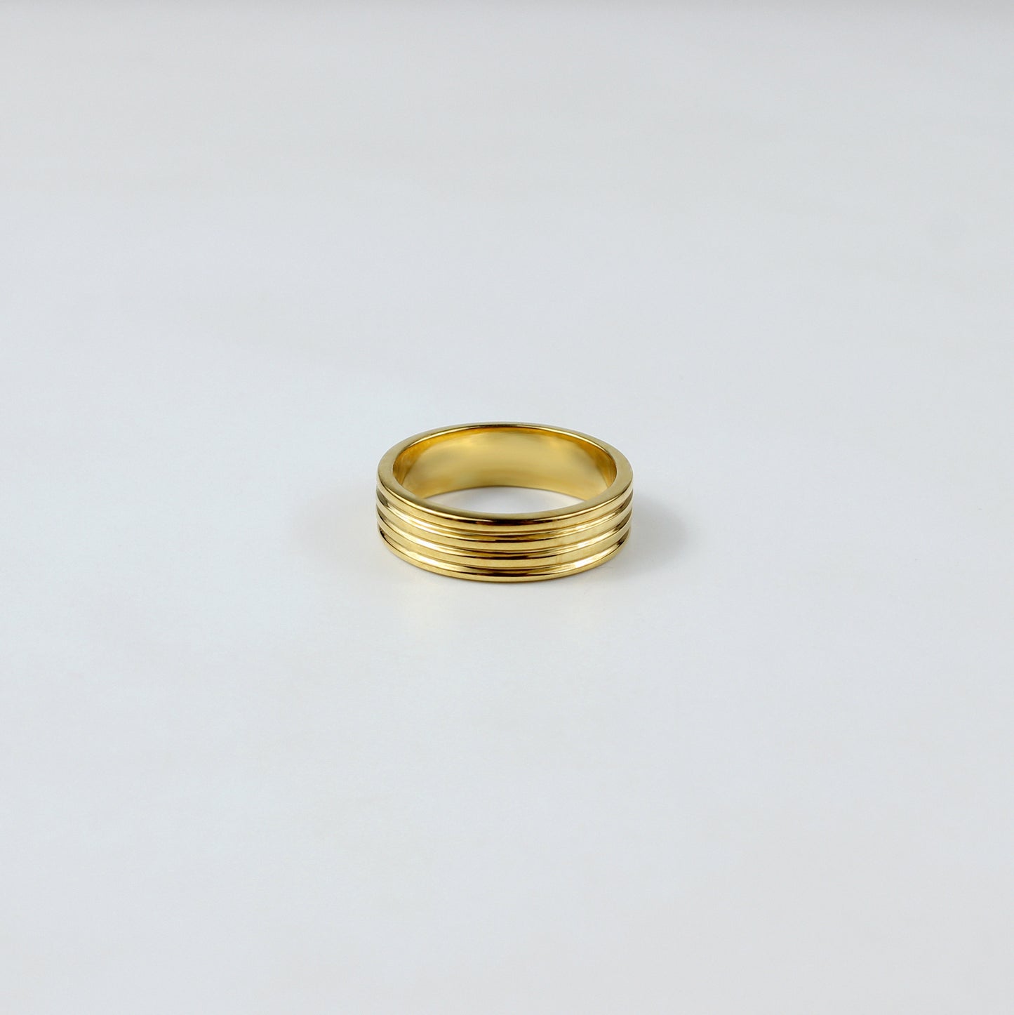 An elegant ring crafted from premium brass and plated with 18k gold for a luxurious finish. The minimalist circular design exudes sophistication and modern charm, making it a versatile piece suitable for any occasion.
