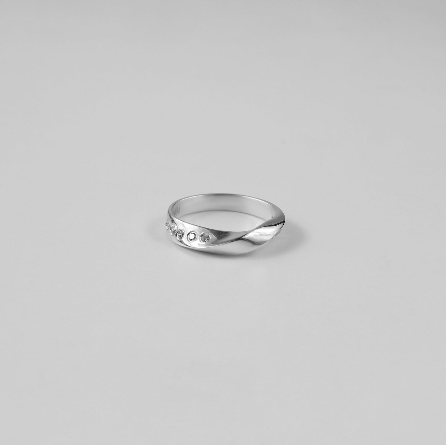 Curved Cascade Ring