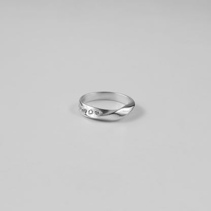 Curved Cascade Ring