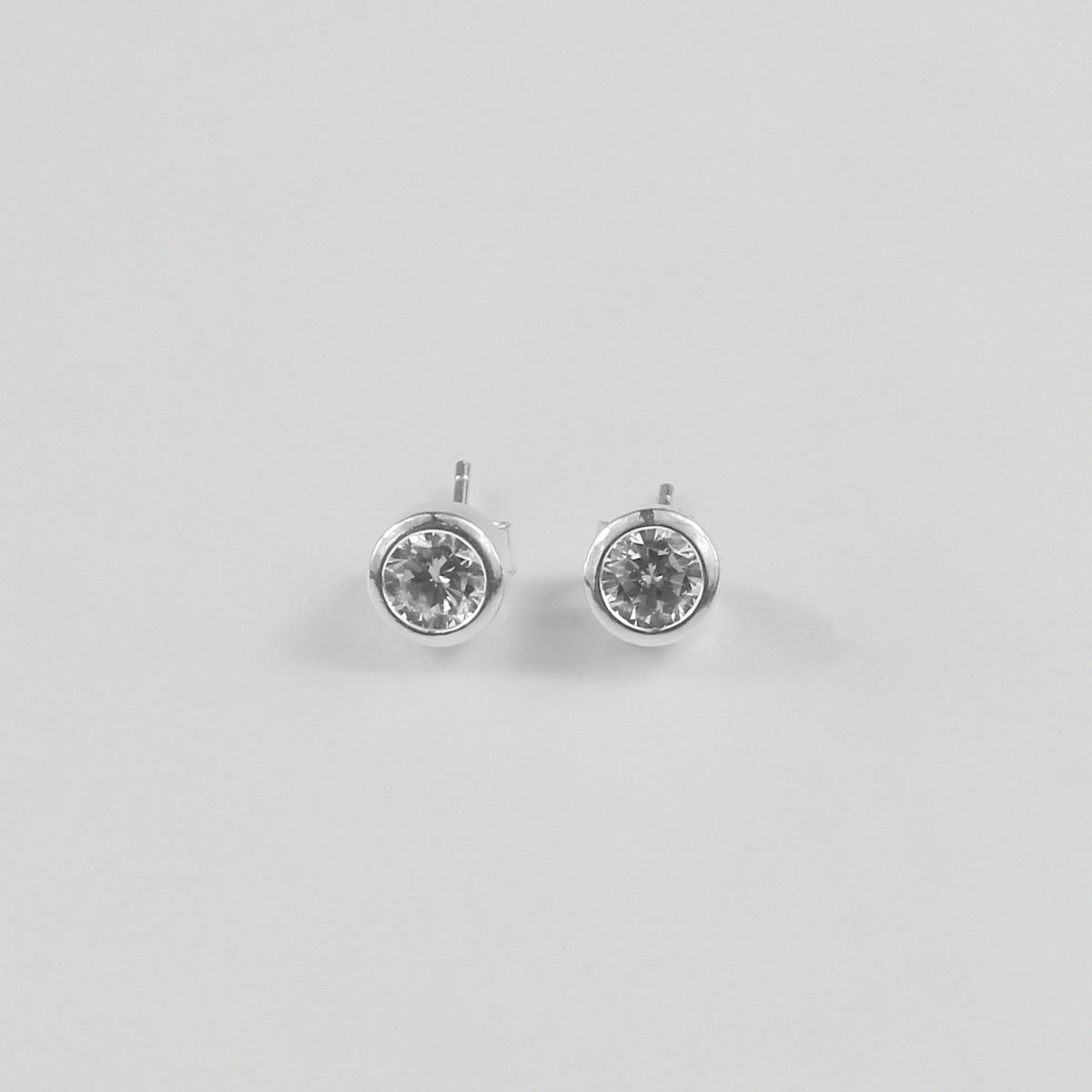 Cylinder Gem Ear Studs (White)