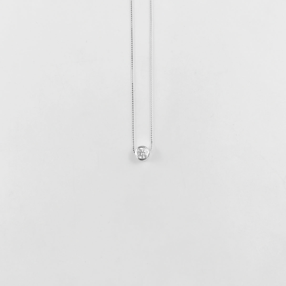 Cylinder Gem Necklace (White)