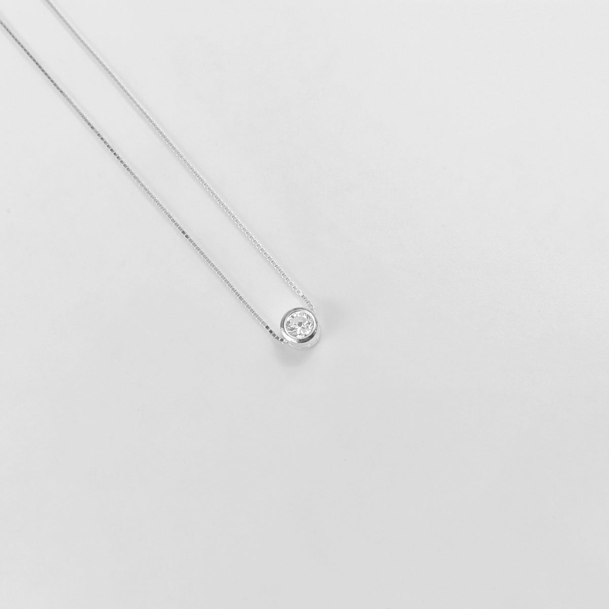 Cylinder Gem Necklace (White)