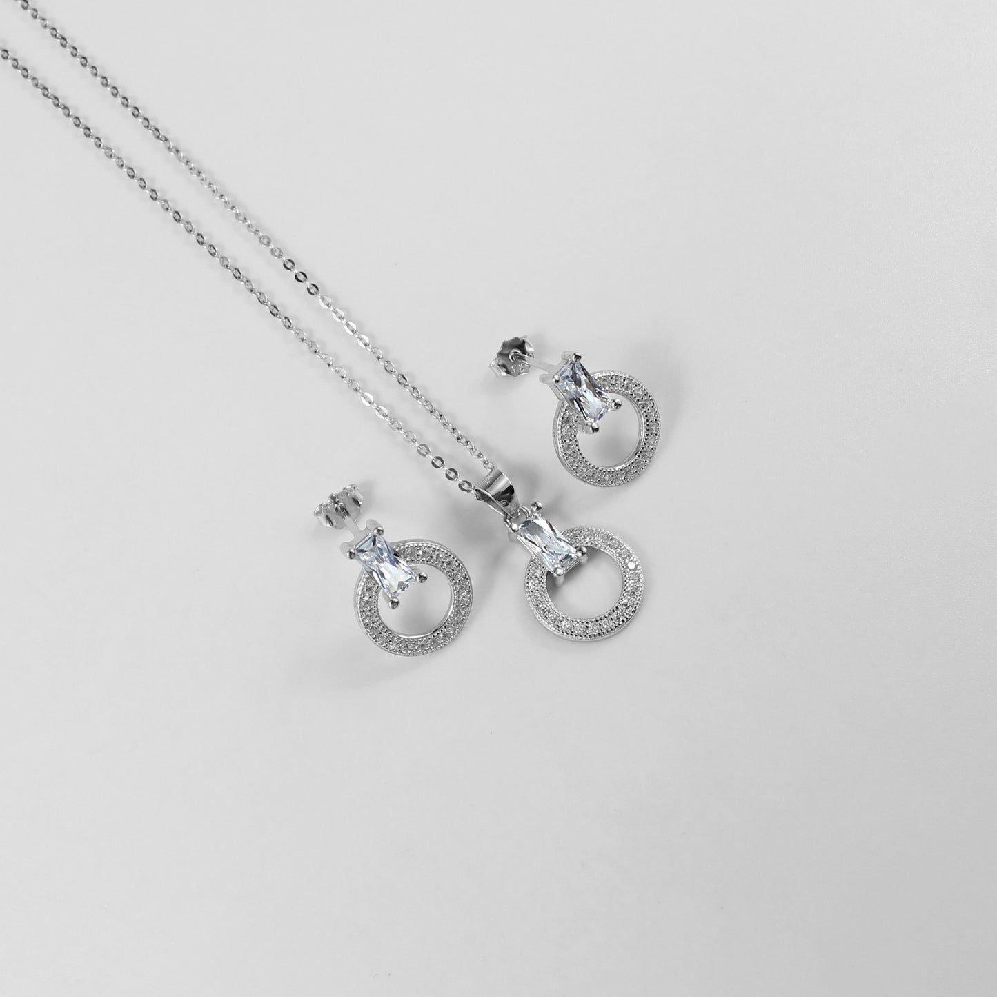 Eclat Circle Necklace