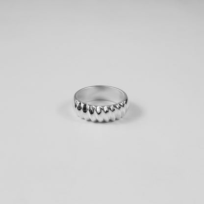 Edgewave Ring