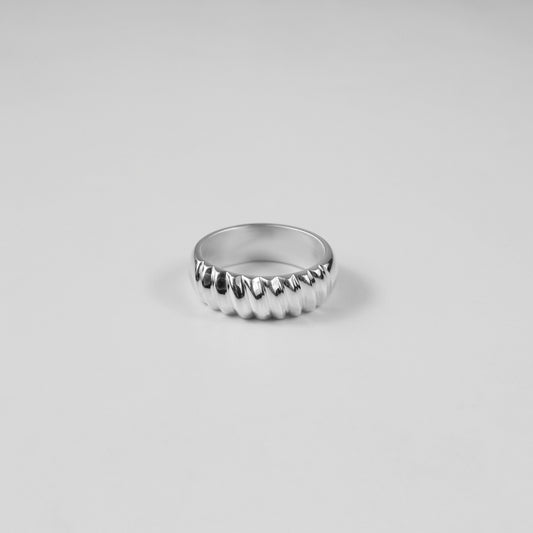 Edgewave Ring