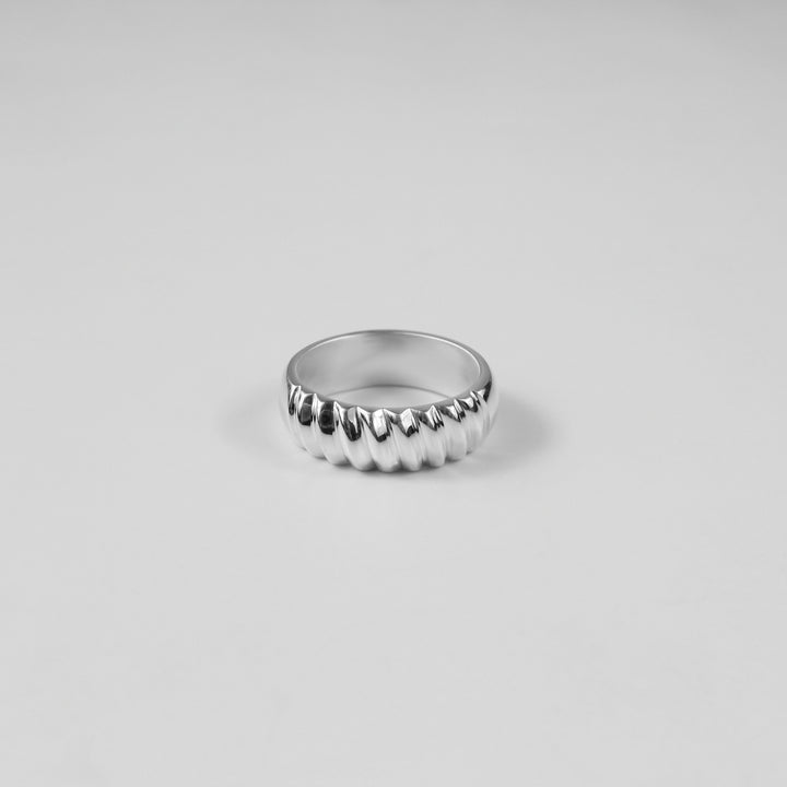 Edgewave Ring