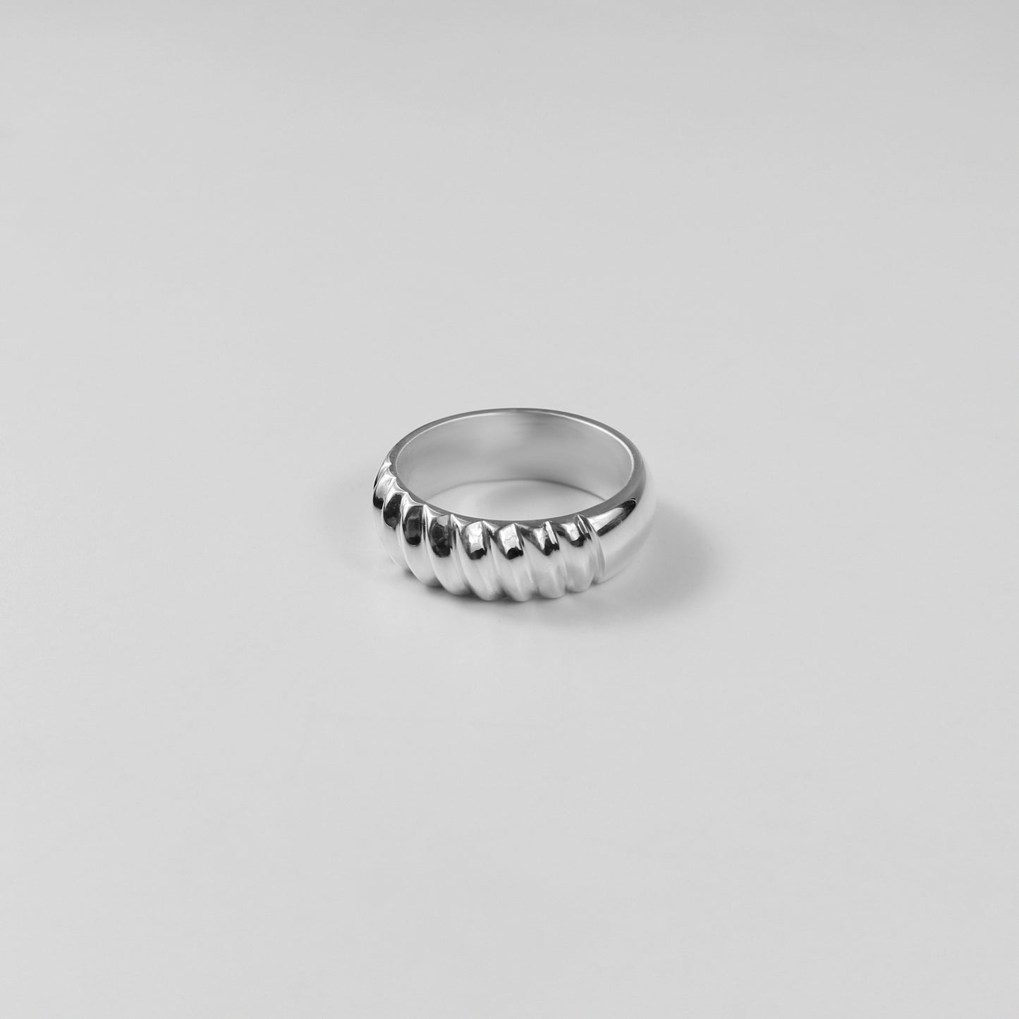 Edgewave Ring