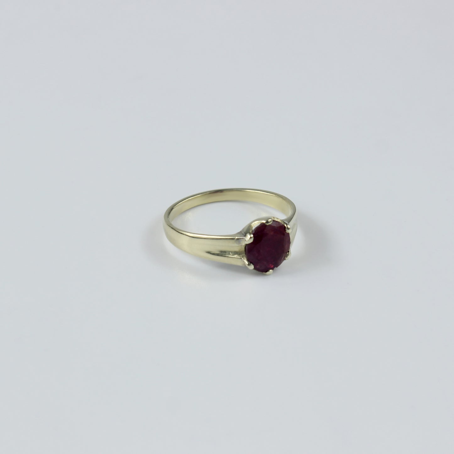 Imperial Clasp Ring
