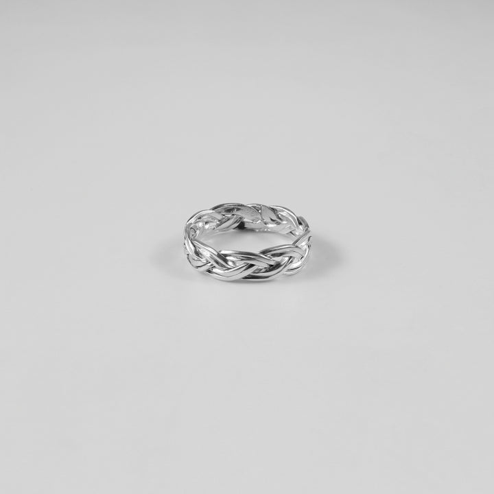 Interwoven Gleam Ring