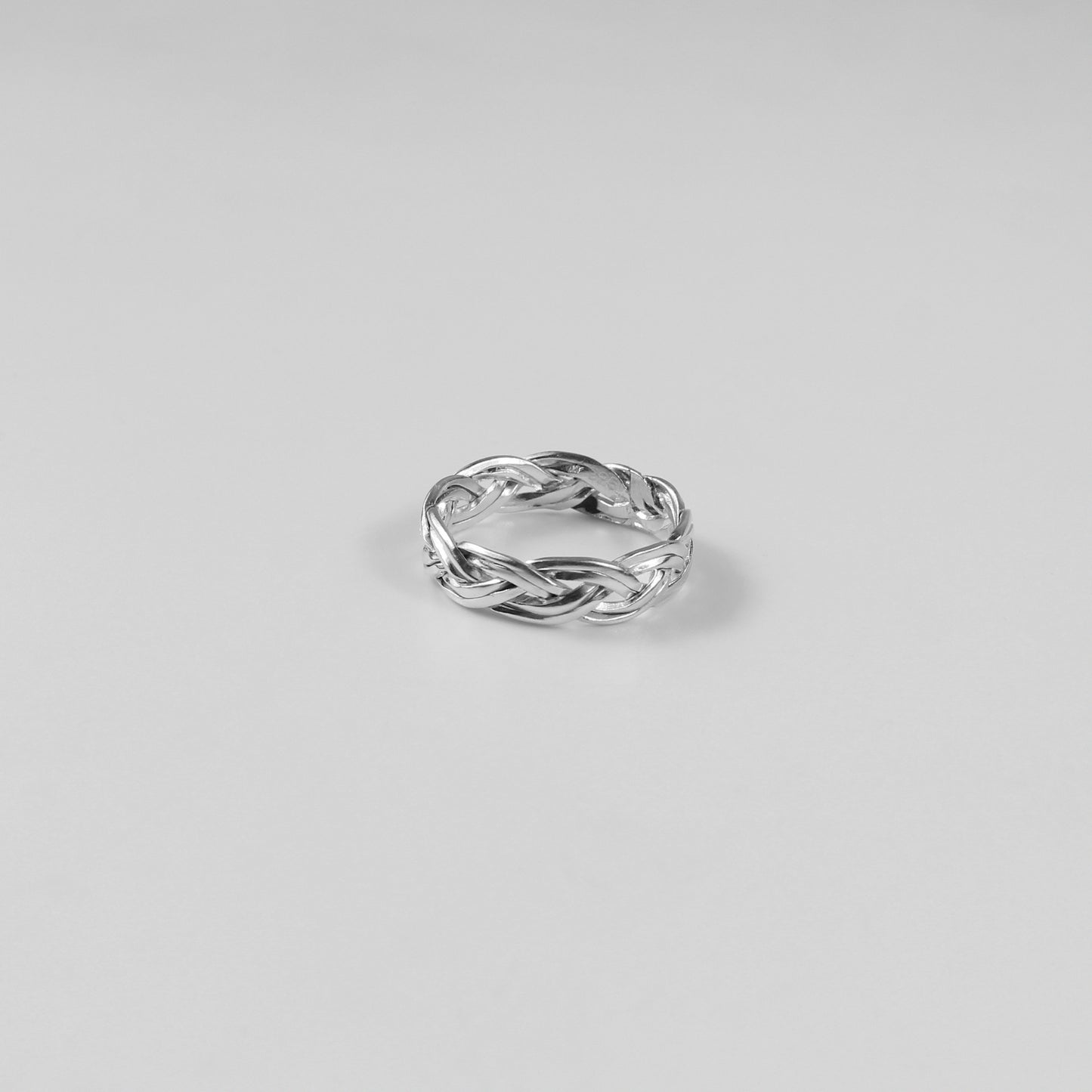 Interwoven Gleam Ring