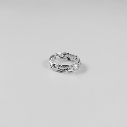 Interwoven Gleam Ring