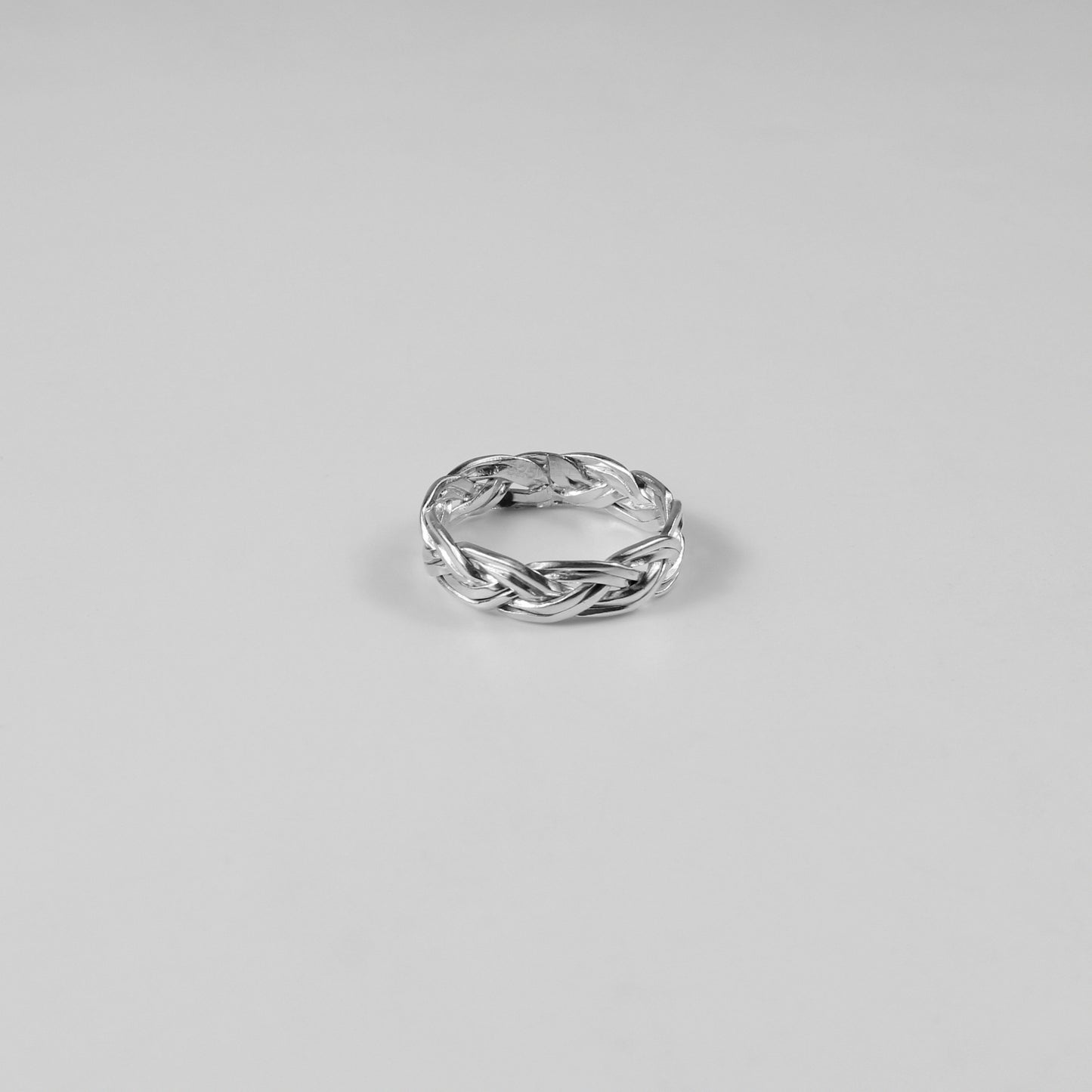 Interwoven Gleam Ring