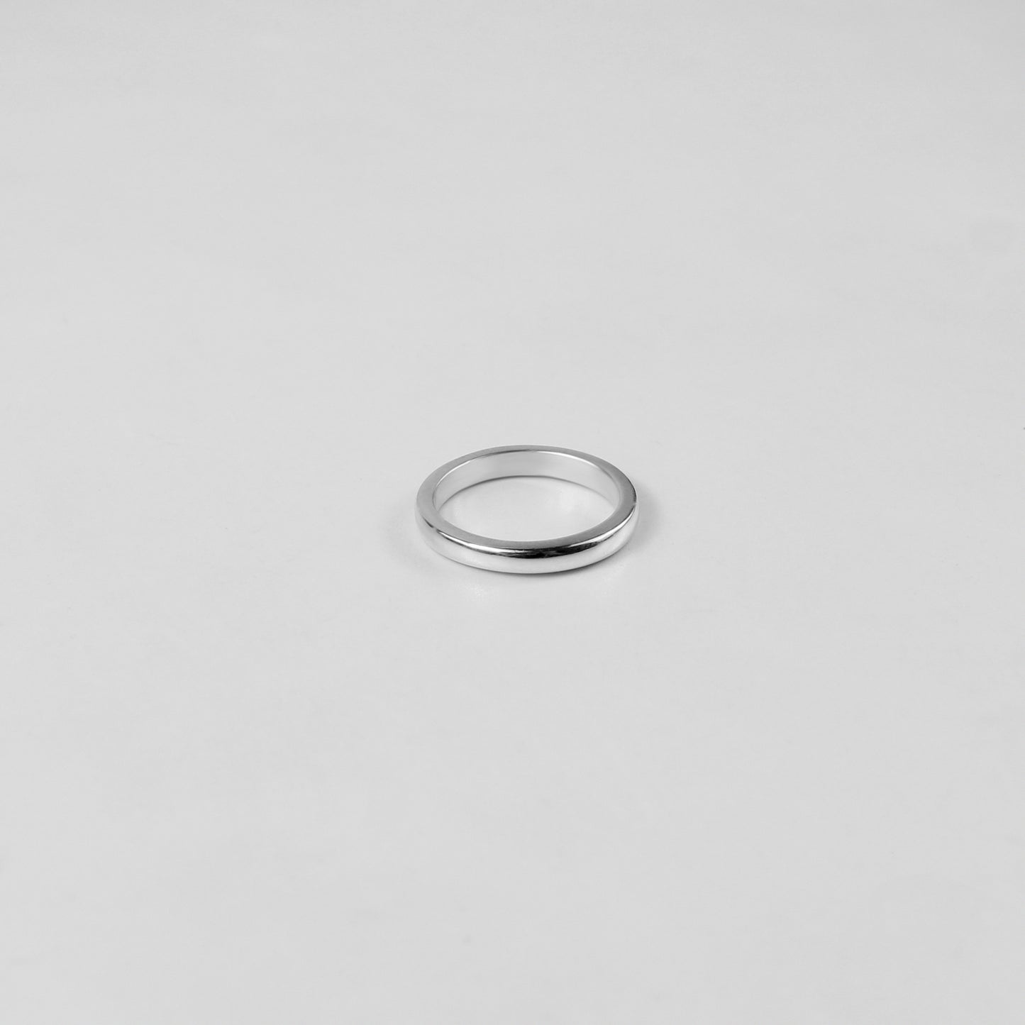 Linea Band Ring