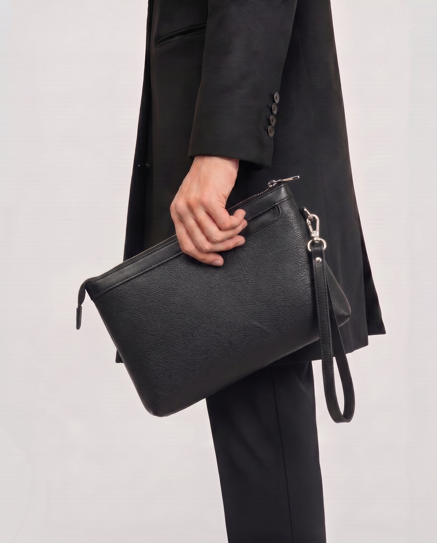 Linear Clutch Bag (Black)