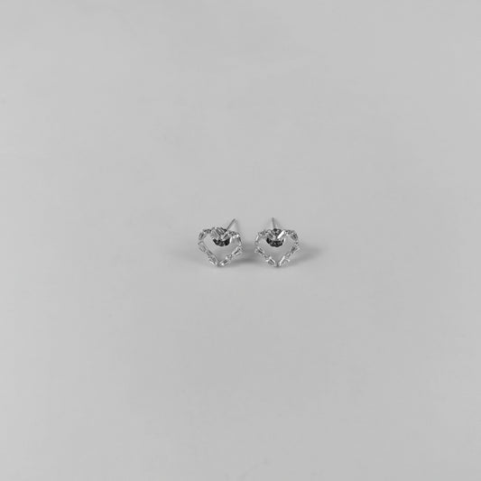 Lustre Heart Ear Studs
