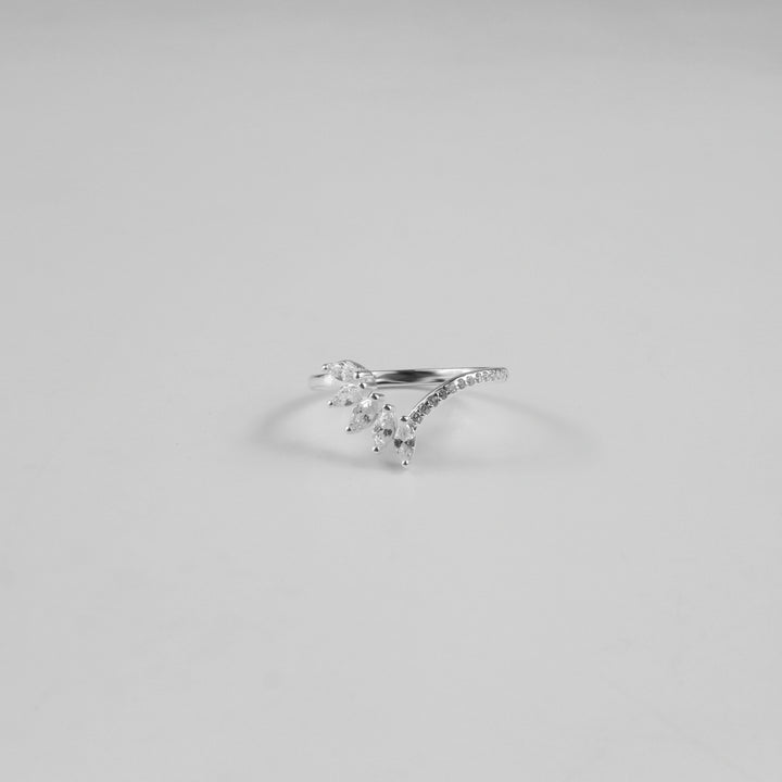 Magnolia Vine Ring